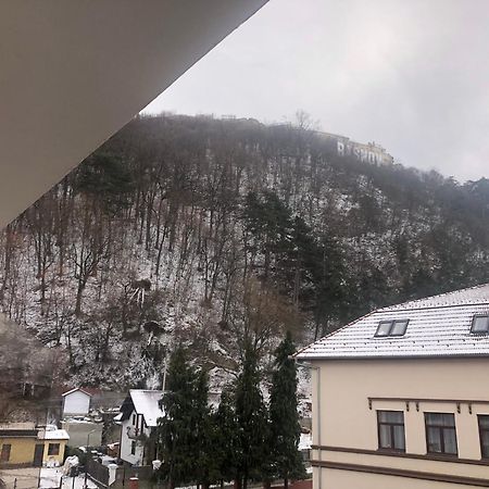 Sub Cetate Hotell Rîşnov Exteriör bild