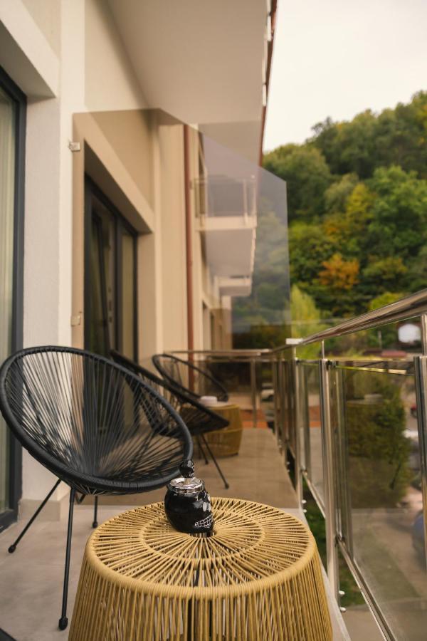 Sub Cetate Hotell Rîşnov Exteriör bild