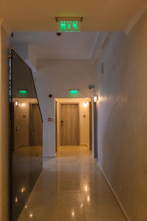 Sub Cetate Hotell Rîşnov Exteriör bild