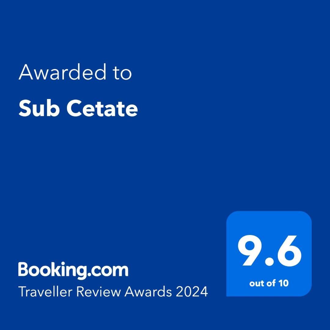 Sub Cetate Hotell Rîşnov Exteriör bild