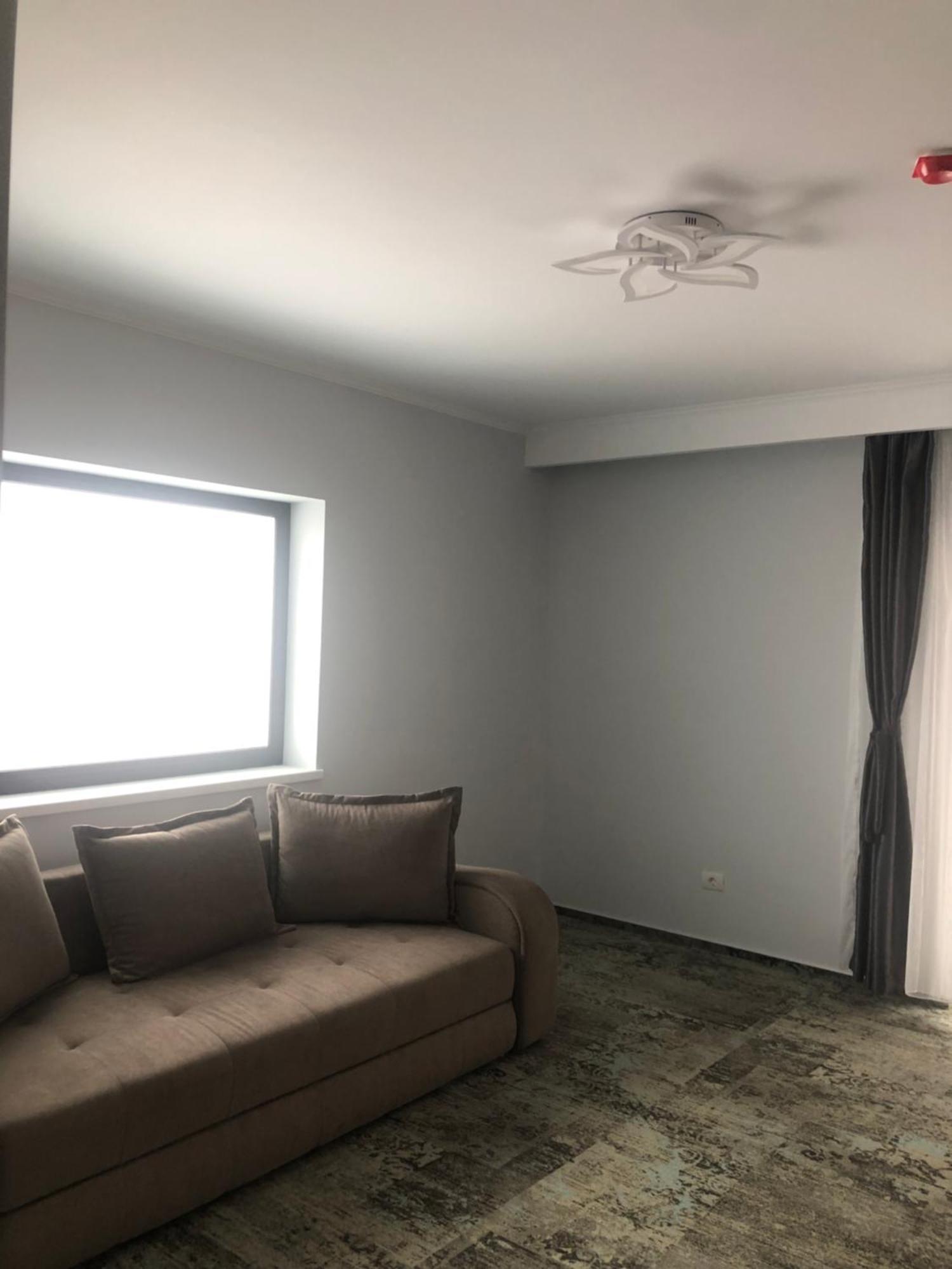 Sub Cetate Hotell Rîşnov Exteriör bild