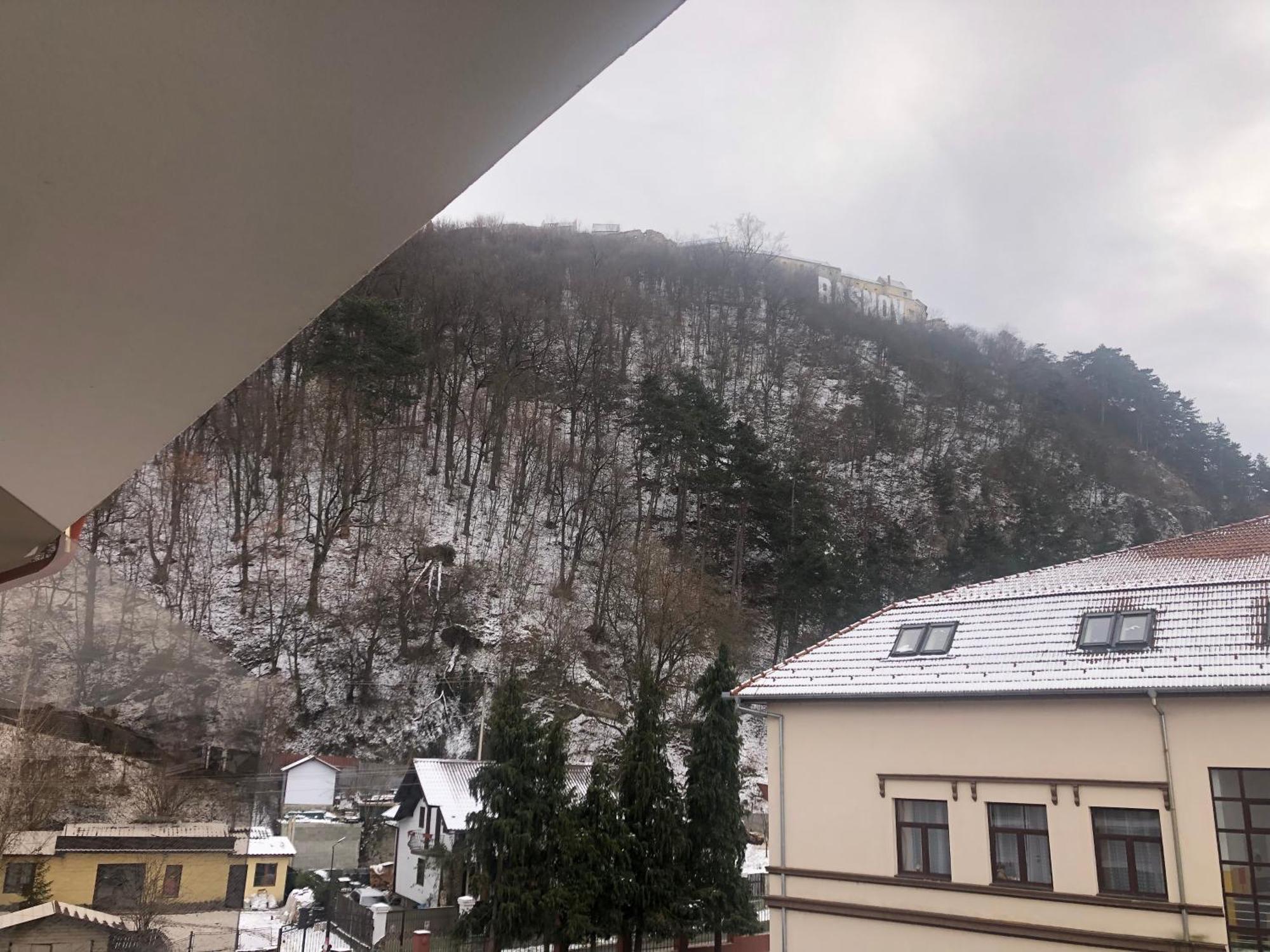 Sub Cetate Hotell Rîşnov Exteriör bild