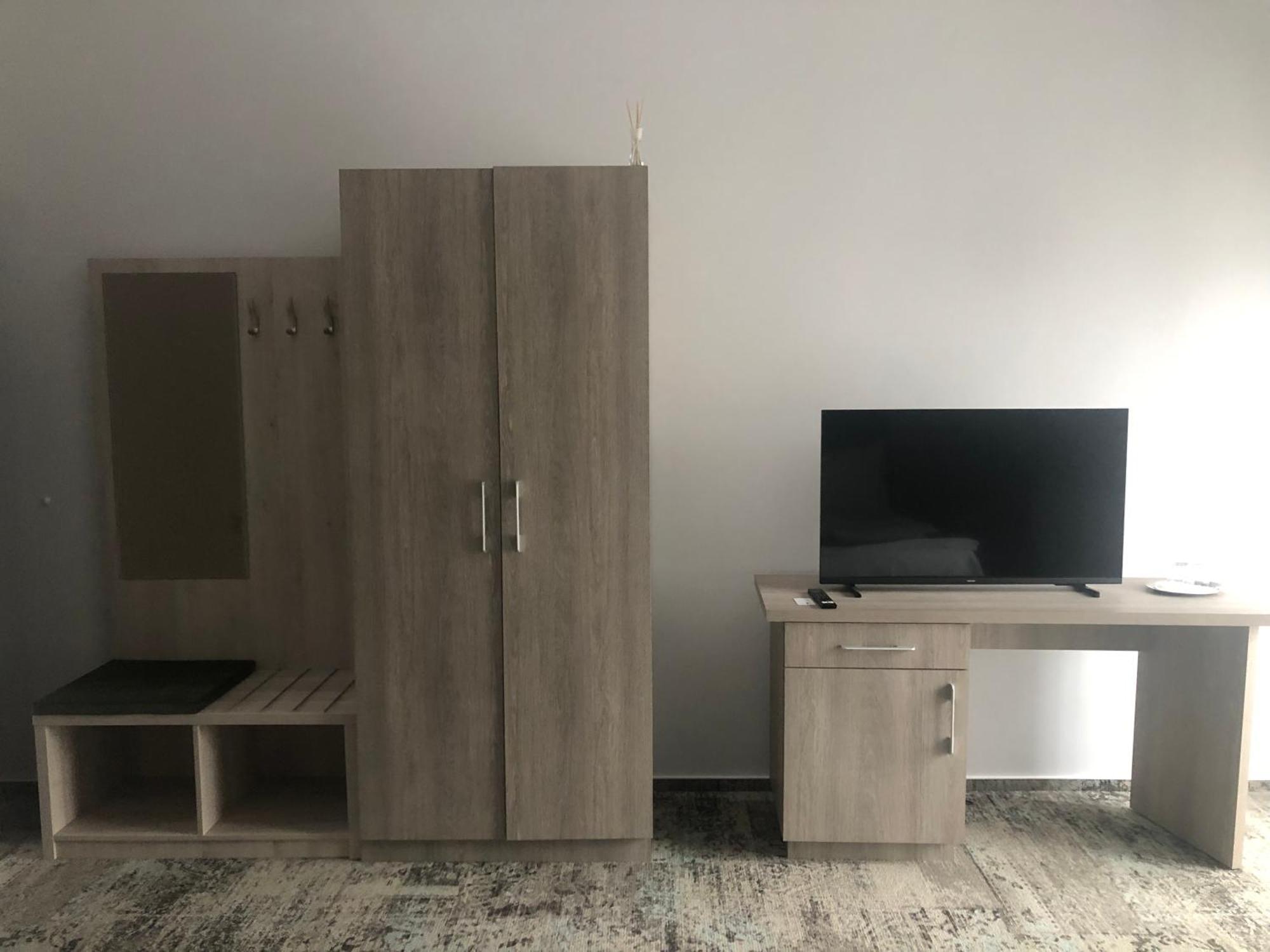 Sub Cetate Hotell Rîşnov Exteriör bild