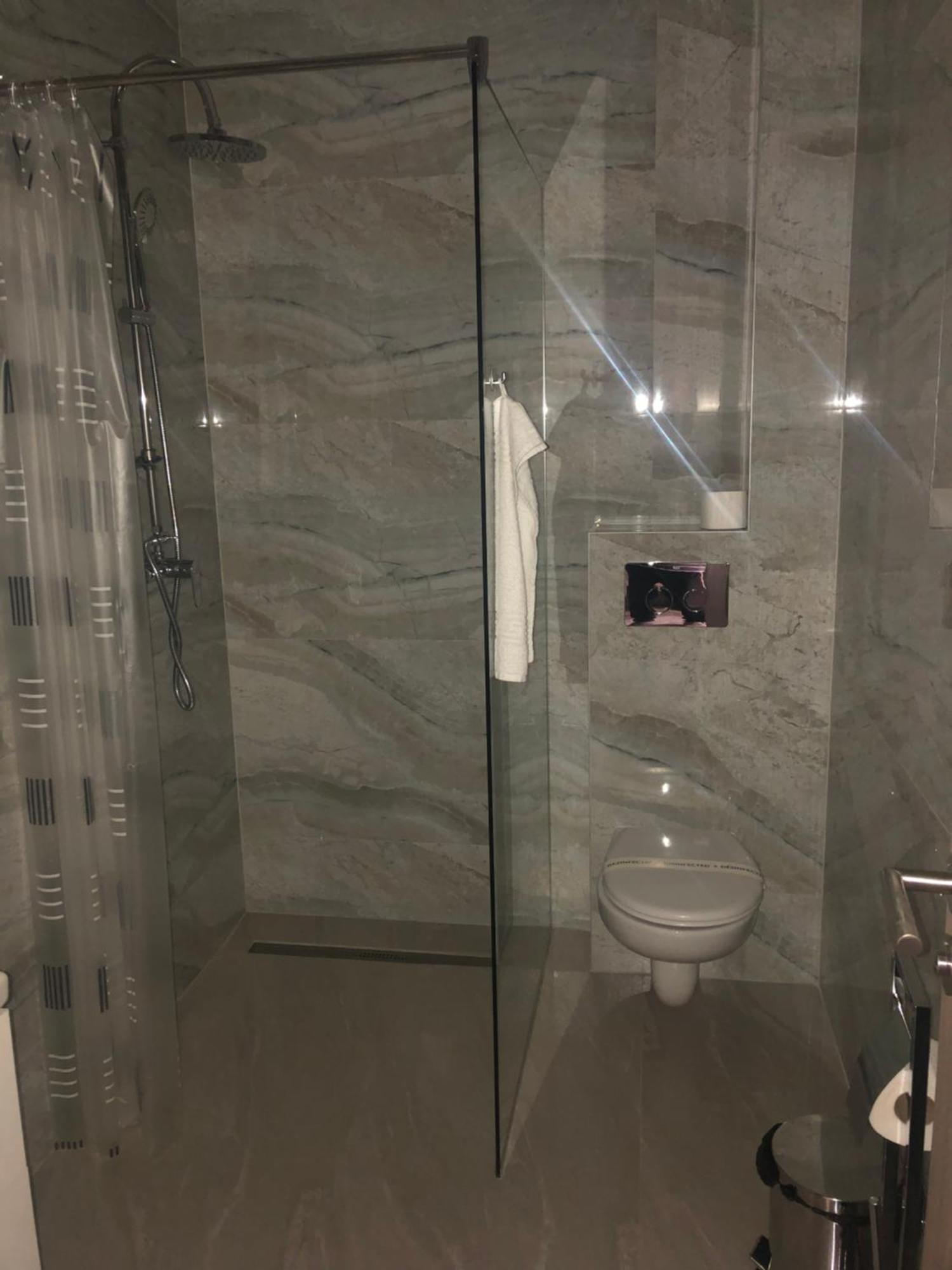 Sub Cetate Hotell Rîşnov Exteriör bild