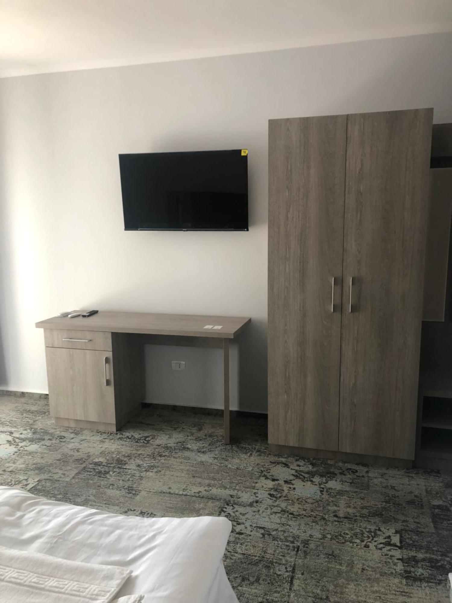 Sub Cetate Hotell Rîşnov Exteriör bild
