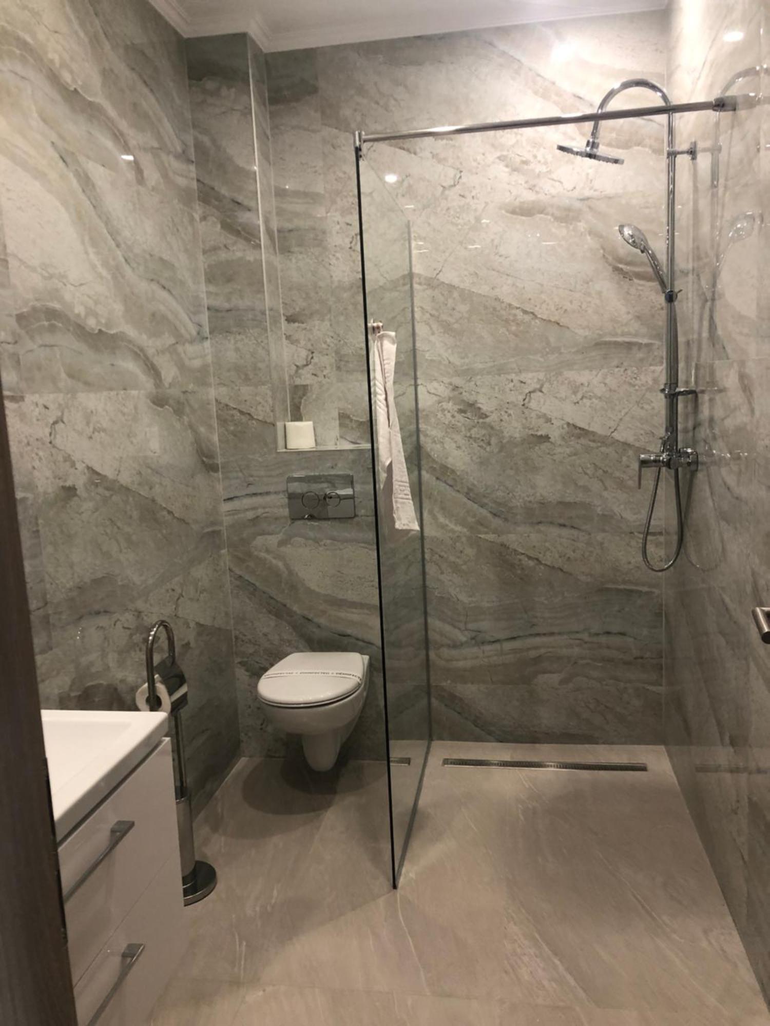 Sub Cetate Hotell Rîşnov Exteriör bild